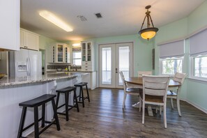 Dining room and breakfast bar