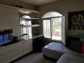 Guest Bedroom, two twin beds