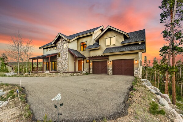 The Shadow Shores Chalet