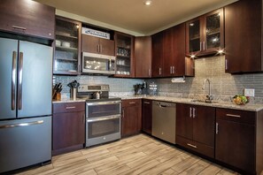 This beautifully remodeled kitchen is fully stocked and a perfect place to entertain!