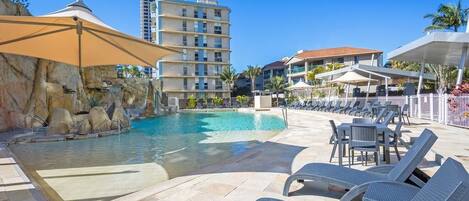 Outdoor pool for the guests to enjoy 🏊‍♂️