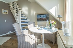 Wohnzimmer mit Sofa