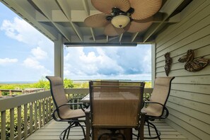 Fantasic View for a bottom Unit, two sides open make your porch feel even larger and your view that much better