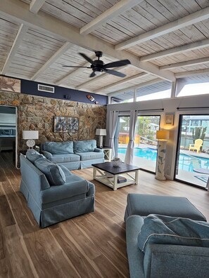Beautiful Mid Century Modern interior