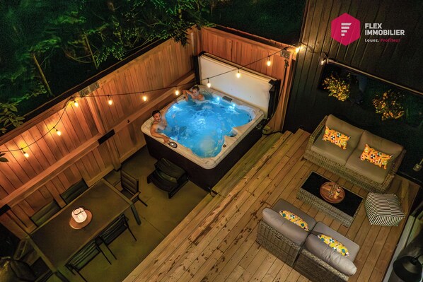 Bain à remous extérieur