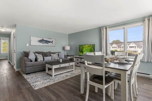 Fully equipped open kitchen and living room, strong WiFi and smart TV