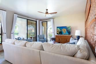 Fully renovated & customized condo with lanai, pool, hot tub, tennis, central AC