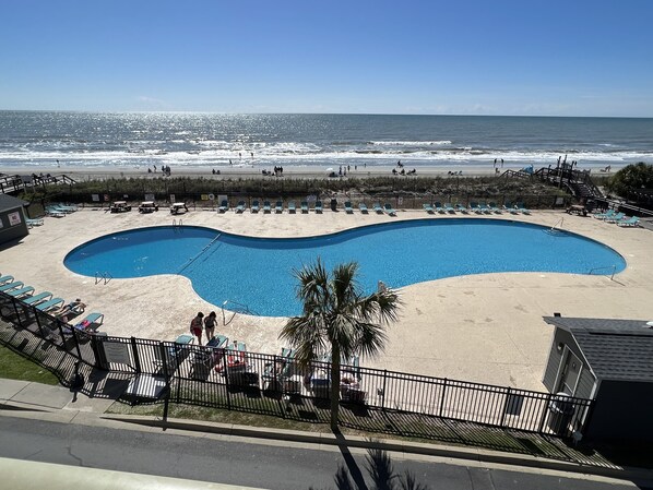 Oceanfront pool