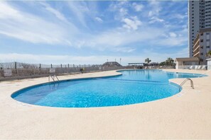 Oceanfront pool