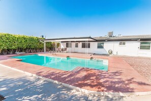 Come spend the Holidays in this beautiful, spacious and private home!