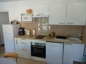 Modern and well equipped kitchen