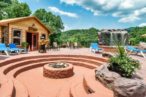 Communal Firepit:  Open 10am to 10pm