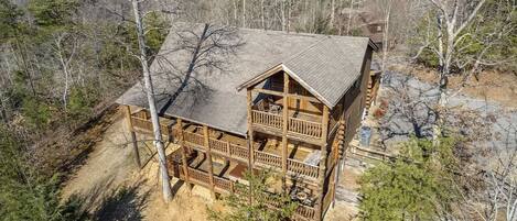 Picturesque 3 story cabin with covered deck on all levels