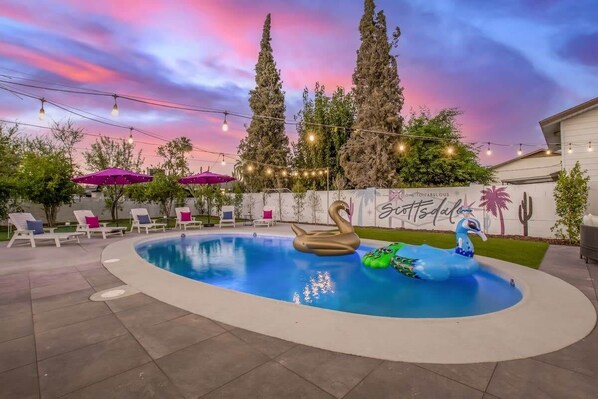 Welcome to Viva Las Scottsdale – our newest luxury getaway – featuring your own private Casino & outdoor Vegas-style Beach Club!