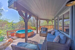 Lower Deck | Hot Tub