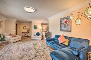 Living Room | Full Sleeper Sofa | Free WiFi | Central Air Conditioning