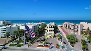 Great Location right on the beach. Walk to restaurants and shopping