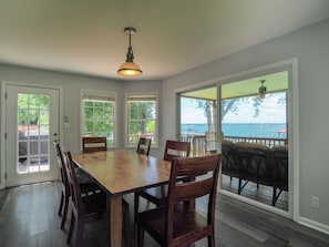 Dining area with seating for 6.