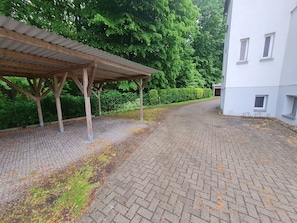 Parkplatz Vorderseite