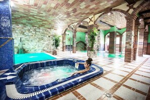 Indoor spa tub