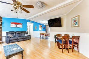 Living Room | Smart TV