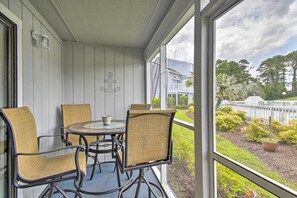 Screened Lanai | In-Unit Laundry | ~3 Mi to Beach