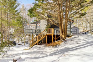 Cabin Exterior | Parking | Driveway (4 Vehicles)