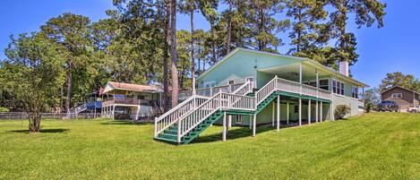 Onalaska Vacation Rental | 3BR | 2BA | 1,750 Sq Ft | Access Only By Stairs