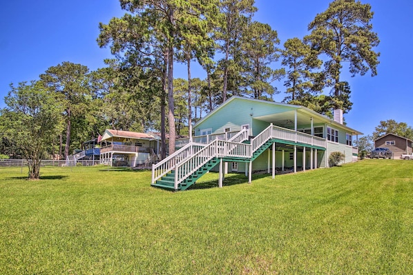 Onalaska Vacation Rental | 3BR | 2BA | 1,750 Sq Ft | Access Only By Stairs