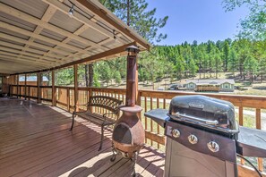 Covered Porch | Gas Grill | ~8 Mi to Osha Trail