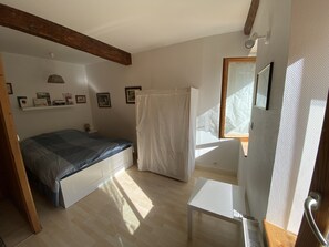 Chambre 1 avec lit double