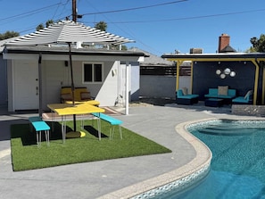 Spacious backyard with a mix of sun and shade for everyone's taste!