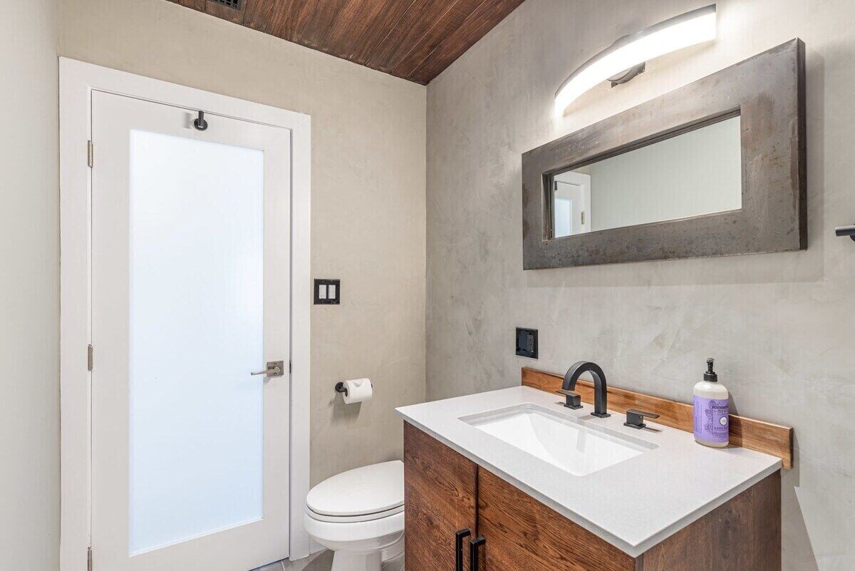 *NEWLY BUILT* w/ HTD POOL, CABANA, BBQ