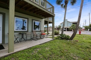 Covered Deck on Beachside