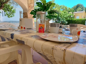 Outdoor dining