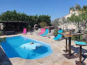 Piscine clôturée