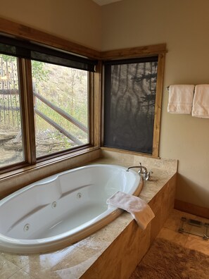 Jacuzzi tub in Master Bath.