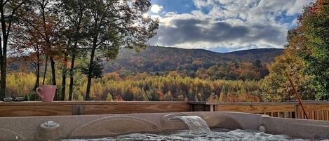 Hot tub with mountain view perfectly positioned for spectacular sunrises.