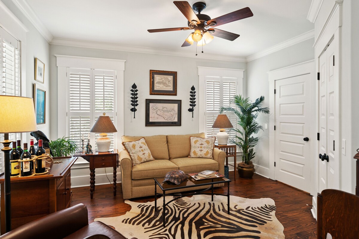 BROADWAY BREEZE ~ Close to Beach Access ~ Fabulous New Heated Pool and Hot Tub