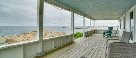 Marshfield Vacation Rental | 4BR | 2BA | 2,100 Sq Ft | Stairs Required