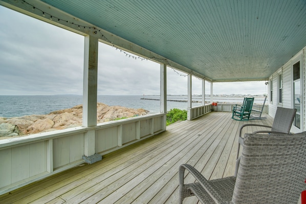 Marshfield Vacation Rental | 4BR | 2BA | 2,100 Sq Ft | Stairs Required