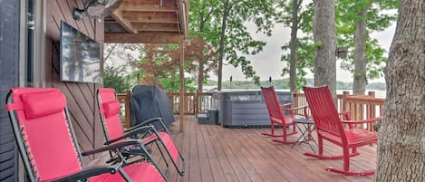 Lake Ozark Vacation Rental | 3BR | 3BA | 2,400 Sq Ft | Stairs Required