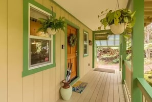 Welcome to Kilauea Cottage. The perfect  relaxing getaway on the Big Island.