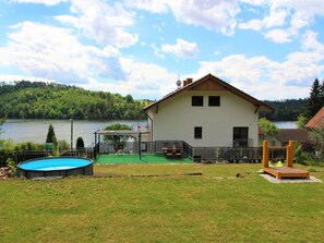 Sky, Cloud, Plant, Water, Building, Shade, Tree, House, Land Lot, Grass