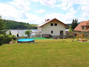 Cloud, Sky, Building, Water, Plant, Shade, Swimming Pool, House, Tree, Land Lot