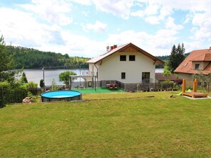 Cloud, Sky, Building, Water, Plant, Shade, Swimming Pool, House, Tree, Land Lot
