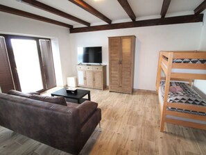 Building, Furniture, Window, Comfort, Wood, Living Room, Interior Design, Architecture, Cabinetry, Flooring