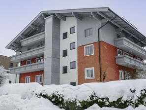 Building, Window, Snow, Sky, Tree, Facade, Slope, Urban Design, Freezing