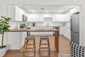 Kitchen/Eating area
