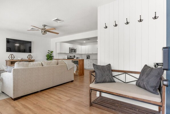 Entry/Living room
